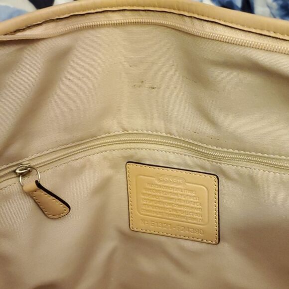 Coach Shoulder Bag - Picture 4 of 8